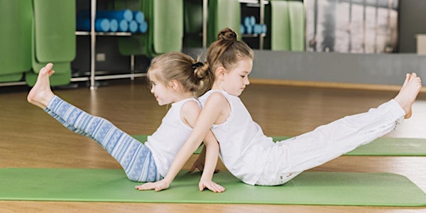 El curso se imparte de Lunes a Viernes : Yoga para niños