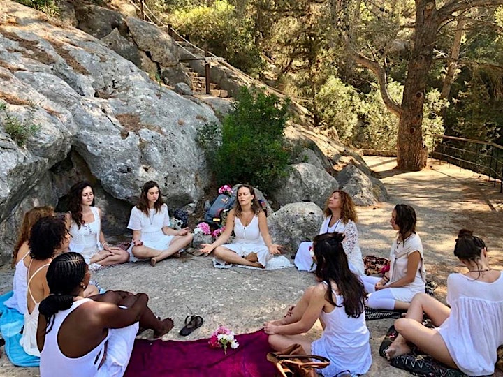 "La Femme Rose" Women Circle image