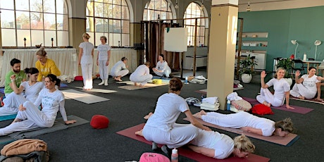 Primaire afbeelding van Hatha Yoga Docenten Opleiding 200 uur, 4 weken, erkend door Yoga Alliance