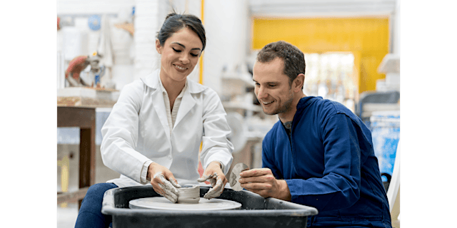 Image principale de Pottery Wheel Throw-Down - Pottery Class in Los Angeles | Classpop!™