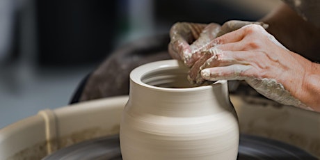 Hauptbild für Maker Austria - Keramik: Workshop an der Töpferscheibe