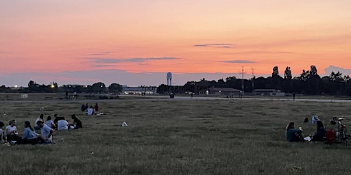 Image principale de Last Summer Sunset Picnic With Friends And Strangers