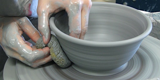 Imagen principal de Potters Wheel Classes for Adults and Kids  8 years and older