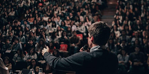 Immagine principale di Combatting Fear of Public Speaking 