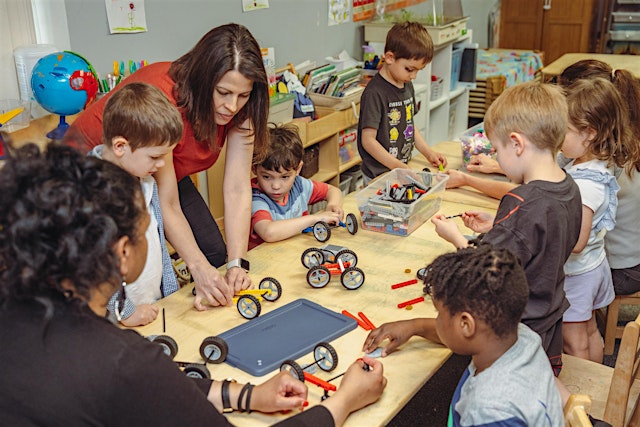 Image principale de MINI MAKER Robot Adventures Summer Camp (Ages 6–8) Woburn