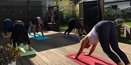 Hauptbild für Online Yoga Freitag um 9:00 Uhr