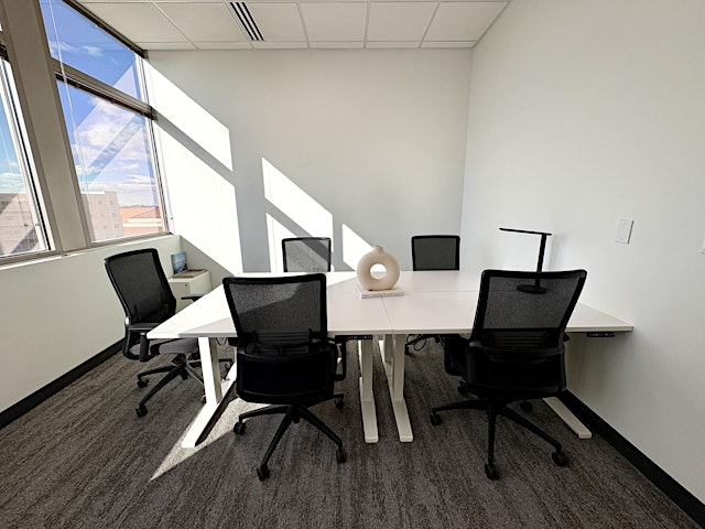 Image principale de Enjoy a FREE private office for one day!