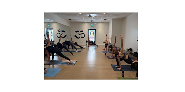 Image principale de FREE HOT YOGA COMMUNITY CLASSES