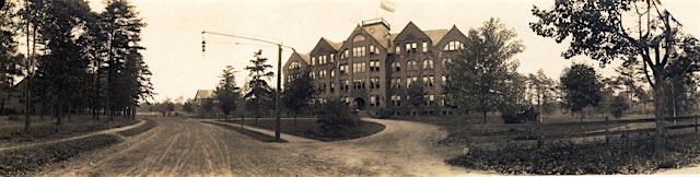 Image principale de Springfield College: An Architectural Tour of Spirit, Mind, and Body