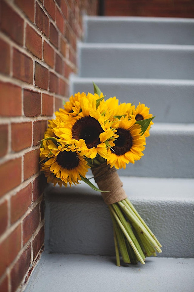 Image principale de Sunflowers! - Flower Arranging Workshop