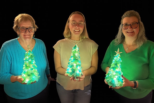 Hauptbild für Christmas in July Craft and Sip