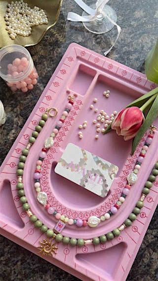 Image principale de Cosy night in: Books, beading and bubbles