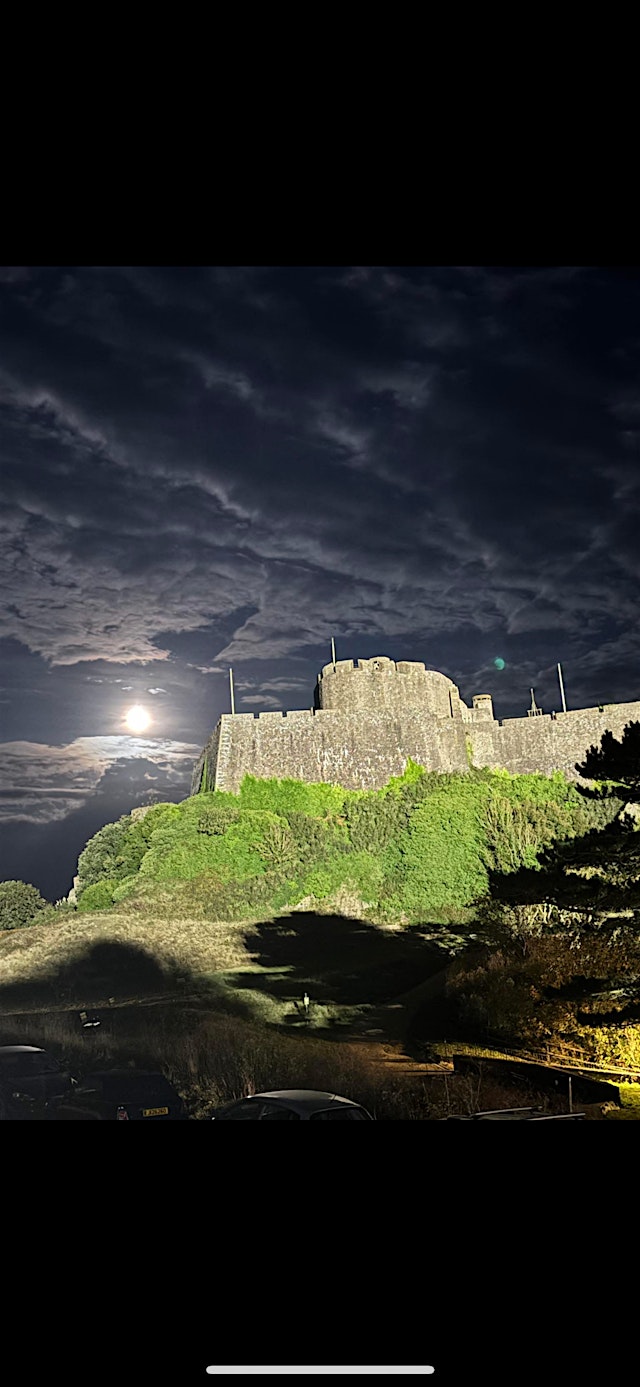 Image principale de Stroll In Jersey Ghost Walk Gorey 3/26