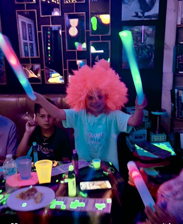 Imagem principal de SUMMER FAMILY GLOW BINGO NIGHTS