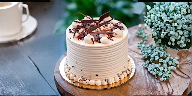 Image principale de CAKE DECORATING CLASS: Chocolate Salted Caramel