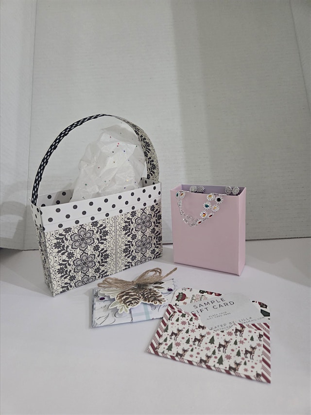 Imagen principal de Paper Crafting Christmas in July