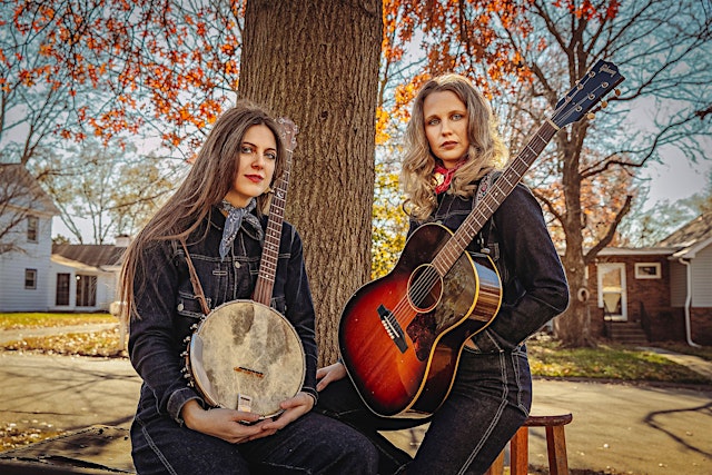 Image principale de Of A Feather featuring Kelly Hunt and Sara Morgan