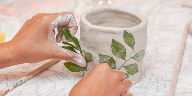 Imagen principal de Botanical Pressed Pottery - Creative Clay & Sip Workshop