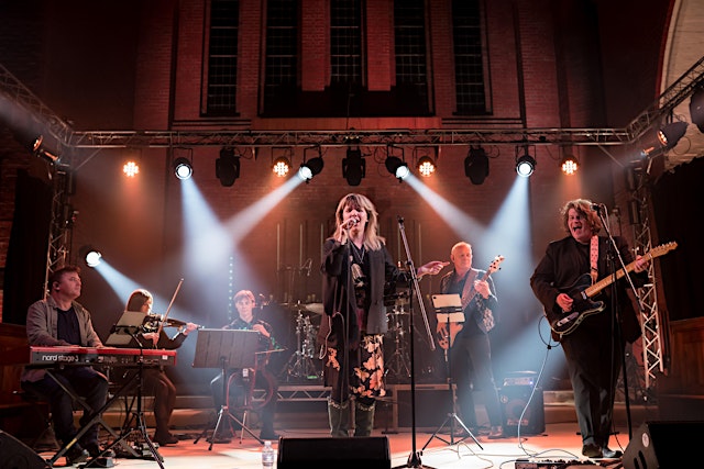 Imagem principal de Hattie Chandler with support from Olivia Stevens