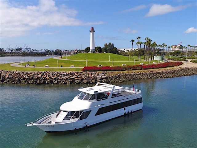 Image principale de Black Luxe Yacht Party (All Black Attire) - Labor Day Weekend