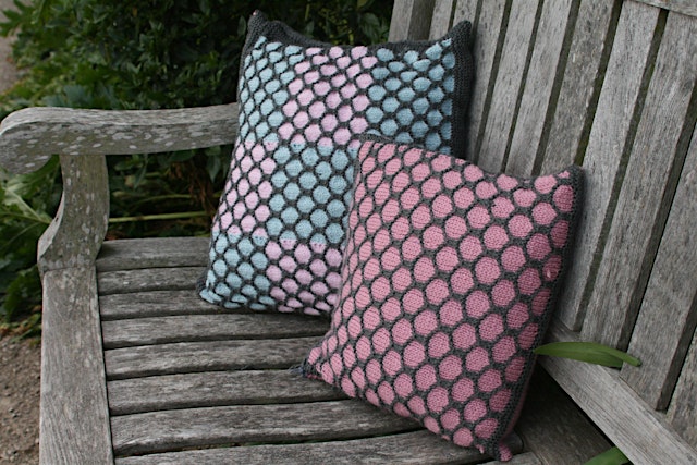 Image principale de Learn how to knit, how to continue your knitting journey.