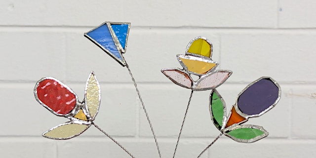 Imagen principal de Stained Glass Posies - Forever Flowers