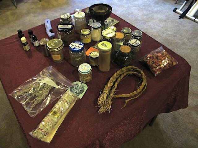 Image principale de Practical Magick: Esoteric Herbs for Ritual & More