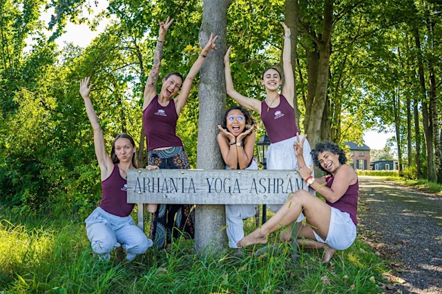 Image principale de Transformeer Je Leven met een 200 Uur Yoga Docentenopleiding in Nederland