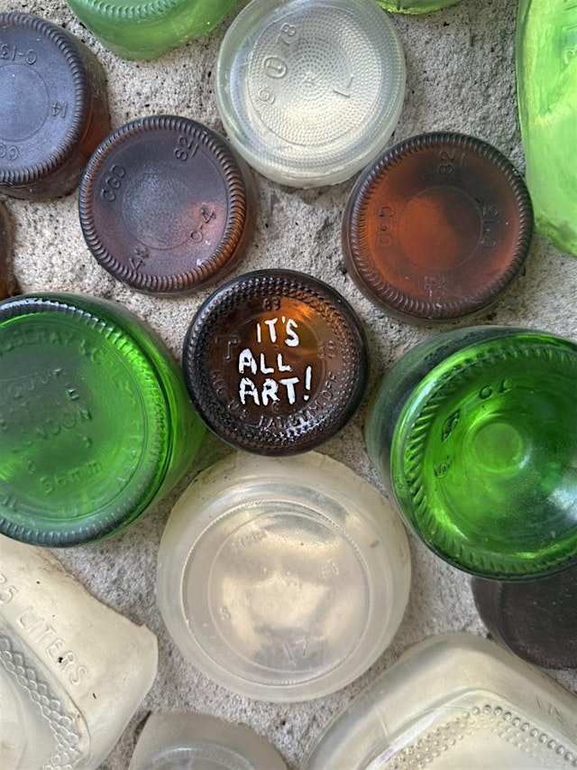 Image principale de Souvenir Shop: The Art of Found Stories
