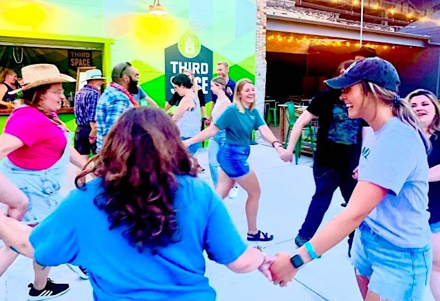 Image principale de Hiawatha Monday Beginner Square Dance with Do-Si-Do to go