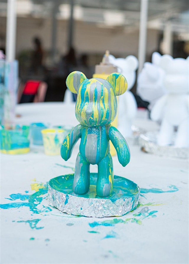 Imagen principal de Taller de pintura fluida: Pinta tu Oso!