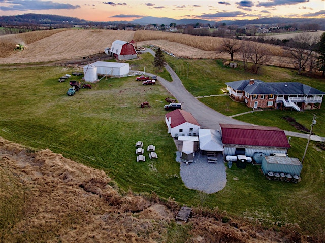 Image principale de Pathfinder Farm Distillery Tour & Tasting