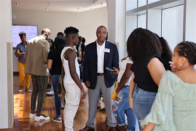 Image principale de Youth Explosion: Leading Outside of the Lines