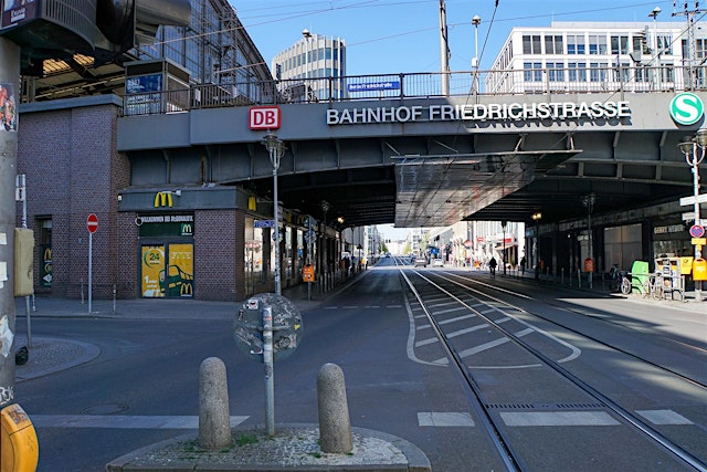 Image principale de Historischer Stadtrundgang mit Live-Musik - Friedrichstraße & Umgebung