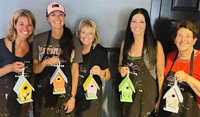 Image principale de Christmas in July Craft Sip and Paint