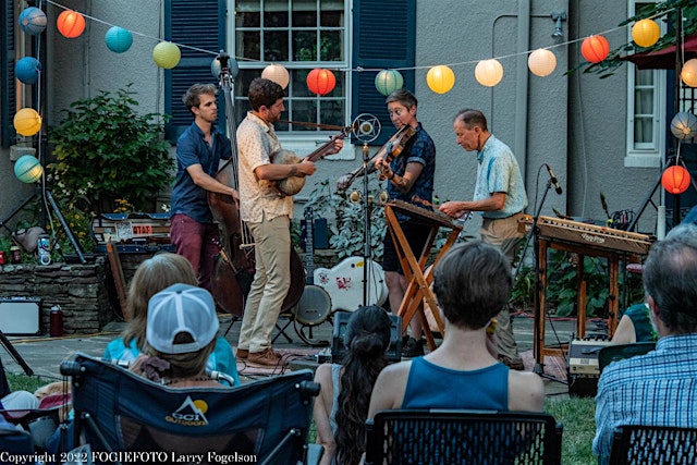Image principale de Ken & Brad Kolodner's Annual Backyard Concert feat. Richie & Rosie