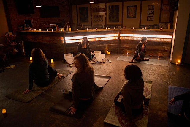 Image principale de July Yin Yoga + Sound Bath