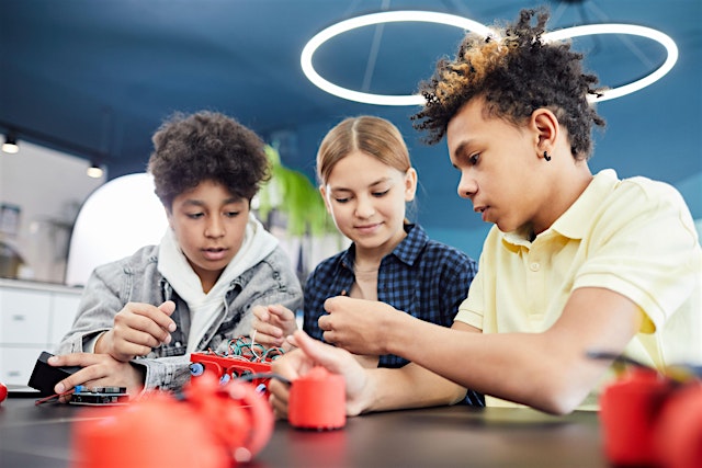 Imagen principal de Makerspace Central's MOVES Showcase Day