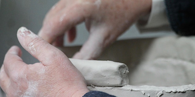 Image principale de Hand-built pottery: coil pot technique workshop with Bec English