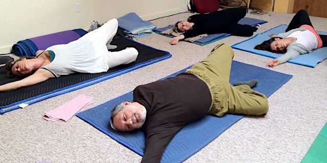 Imagem principal de Feldenkrais® Awareness Through Movement® with Dr. Ifátólú Gardner