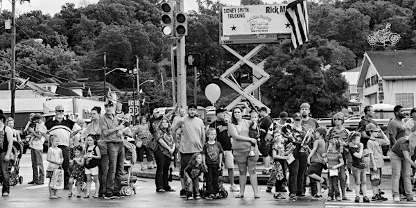 "Americans Parade", mostra fotografica di George Georgiou.