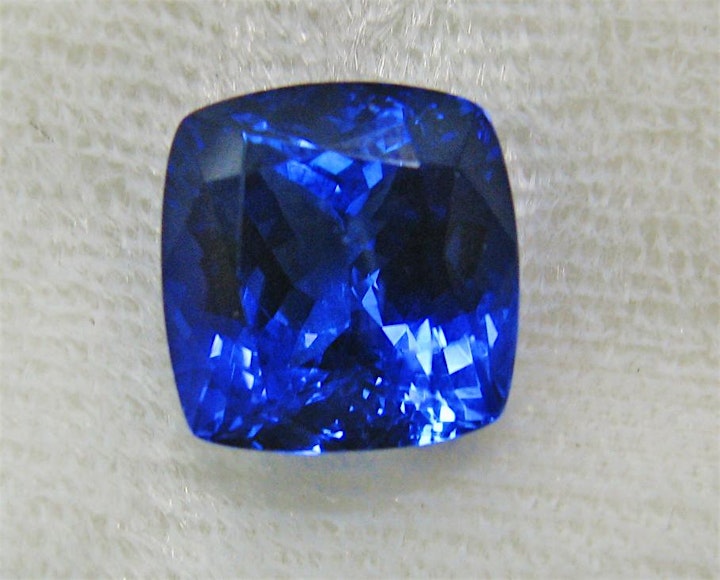 
		Zooming in with Gems: Tanzanite image

