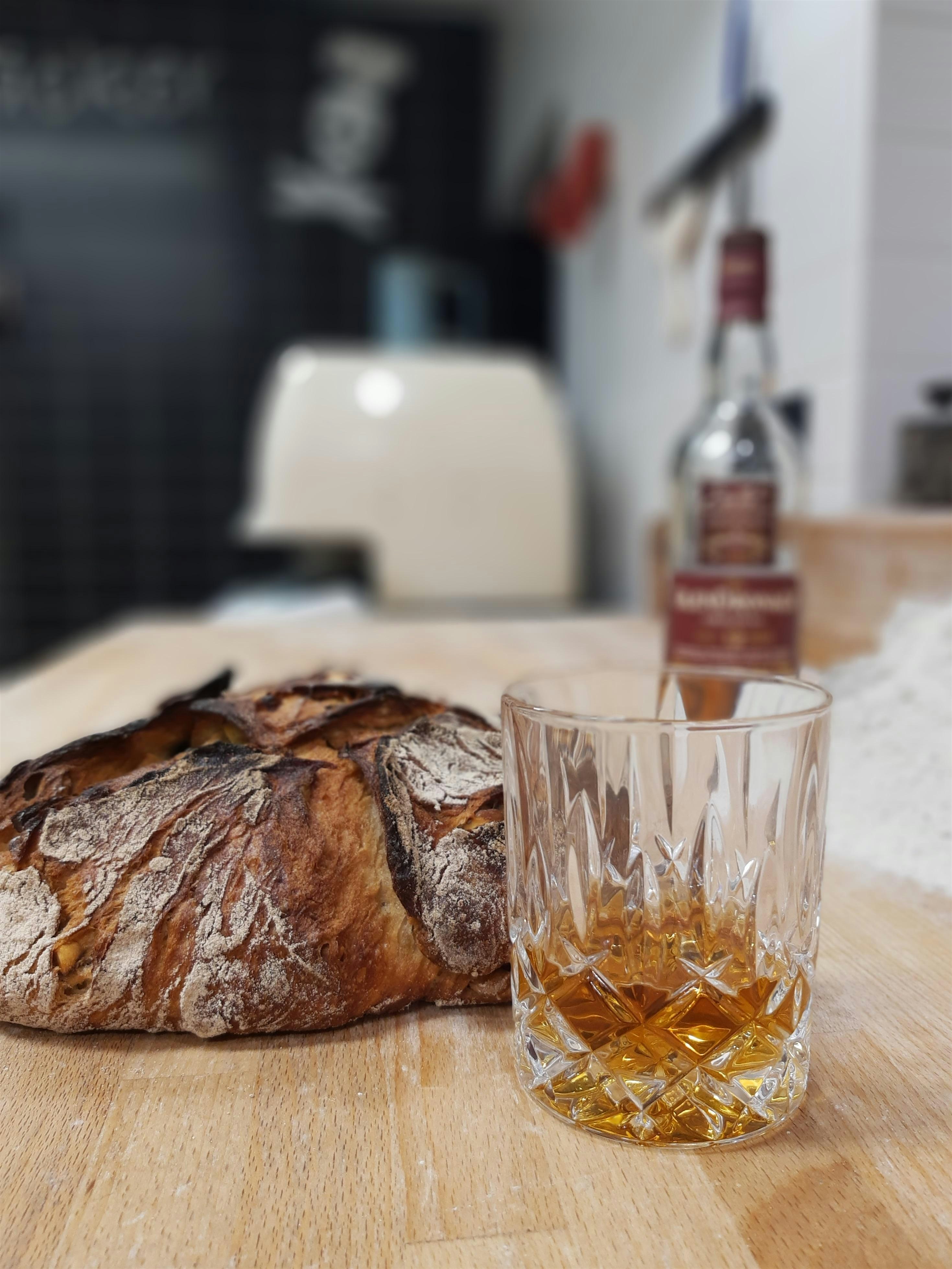 Genieße mit uns gemeinsam einen Abend mit Brot & Whisky in unserer Backstube.