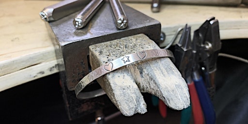 Saturday Silver Stamped Bangle Workshop  primärbild