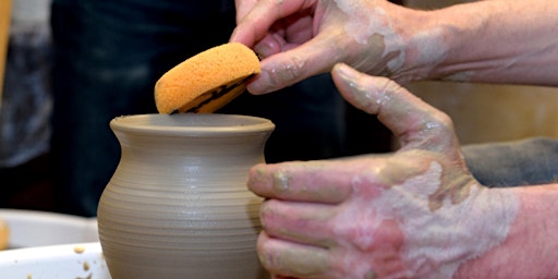 Hauptbild für Team-Building Pottery 101 - Pottery Class by Classpop!™