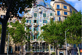 The Amazing Houses of Gaudí: Casa Batlló & Casa Milà / La Pedrera