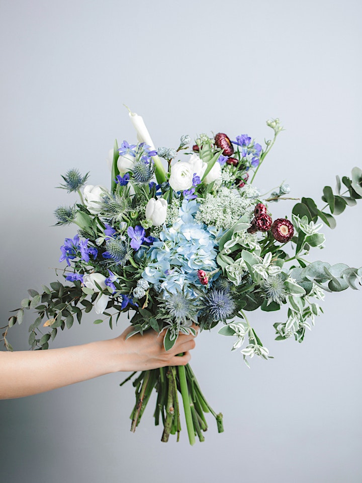 
		Ladies, Wine & Design: Bouquet Arrangement with Floristry by Art of Living image
