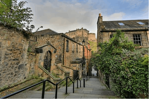 The Walls of Edinburgh: Explore the Walls of the Medieval UNESCO World Heri...