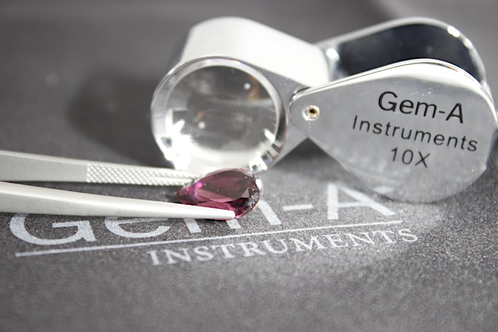 Introduction to Practical Gemmology image