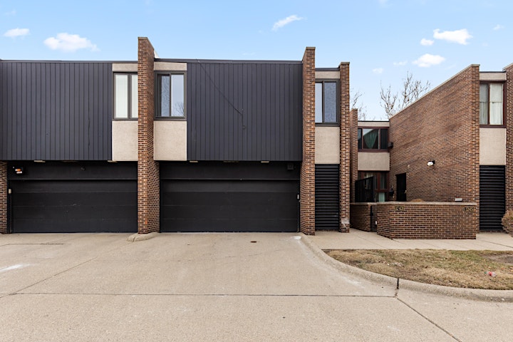 Mid Century Modern Townhome minutes from Downtown Detroit image